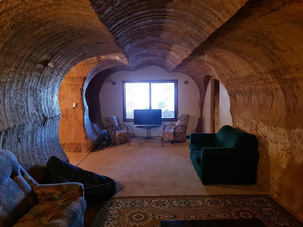 Underwood Court Fresh Dugout- Hosted By Coober Pedy Accommodations エクステリア 写真