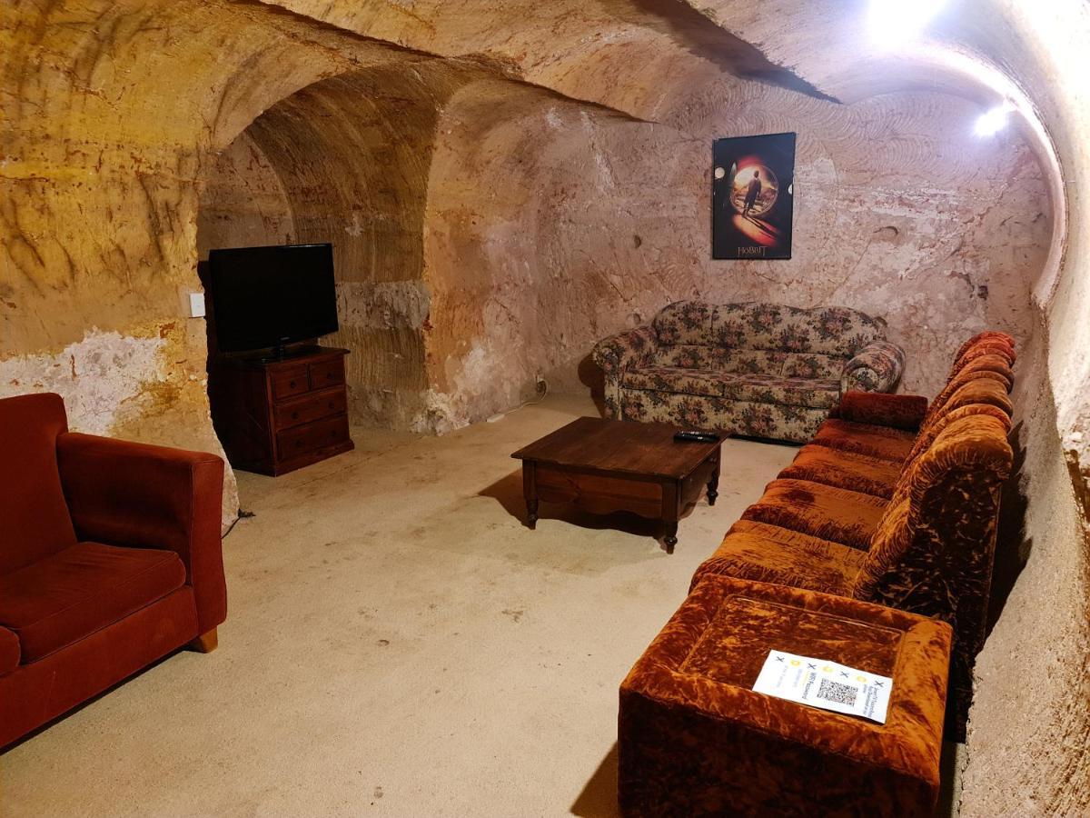 Underwood Court Fresh Dugout- Hosted By Coober Pedy Accommodations エクステリア 写真